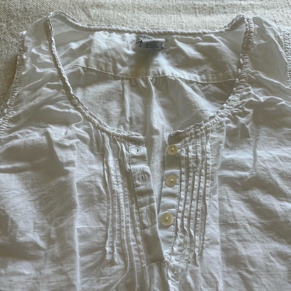 White Embroidered Button Up Top 🧺 - Picture 3 of 6